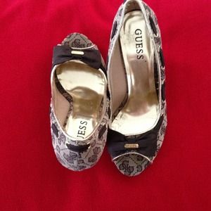 Gorgeous Guess wedges in perfect condition