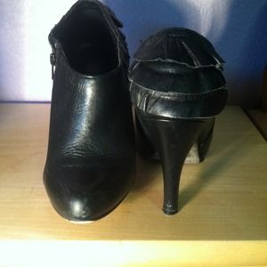 Report ruffle booties