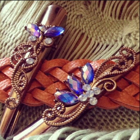 Silver Butterfly hair clips - Picture 2 of 3