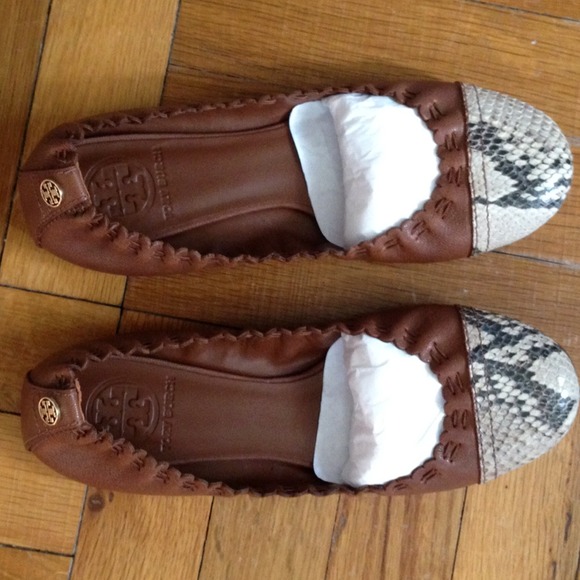 🎈SOLD🎈Tory Burch Python ballerina flats