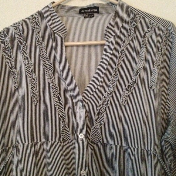 💥SOLD💥Blue and grey striped blouse - Picture 2 of 4