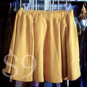 Yellow school girl skirt / Size: M
