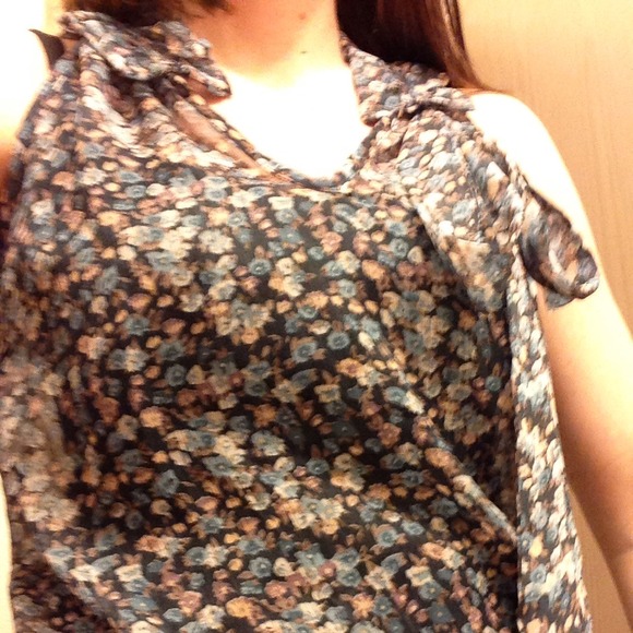 🚫Sold🚫Sleeveless turquoise and tan flowered tank - Picture 2 of 3