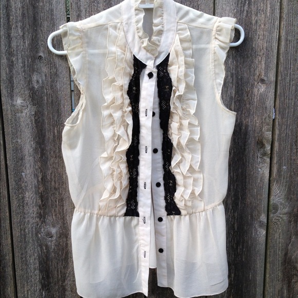 🚫SOLD🚫Tan sheer ruffle top