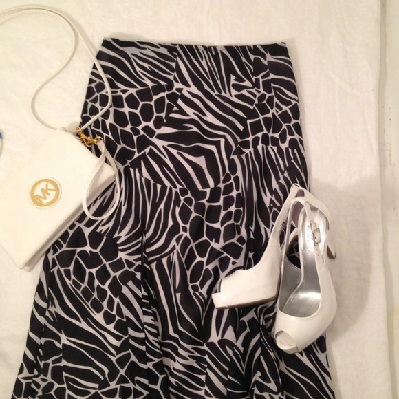 Black and White lined skirt size small