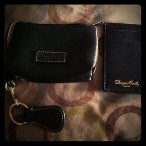 🚫Sold🚫  Dooney &Bourke mini clutch today only