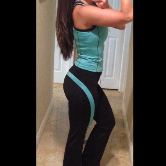 Super Cute Black & Teal Workout Attire 💪