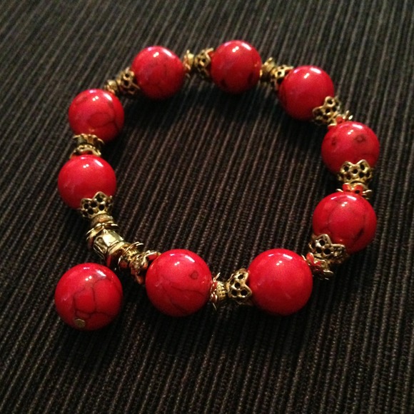 💢PRICE CUT💢Red beaded bracelet