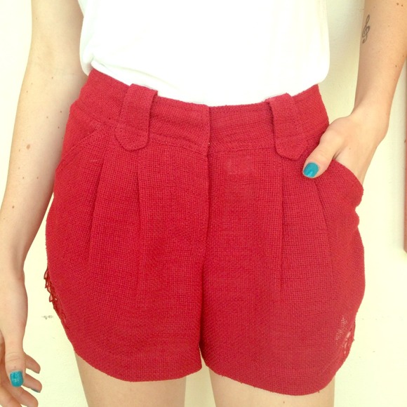 Sretsis red shorts
