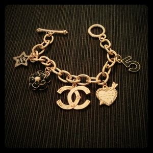 💢SOLD💢Gold charm bracelet - 5 charm