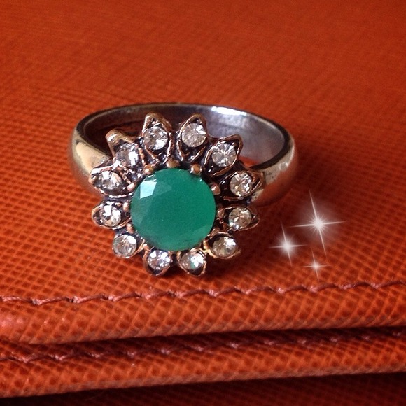 Emerald Jewel Ring