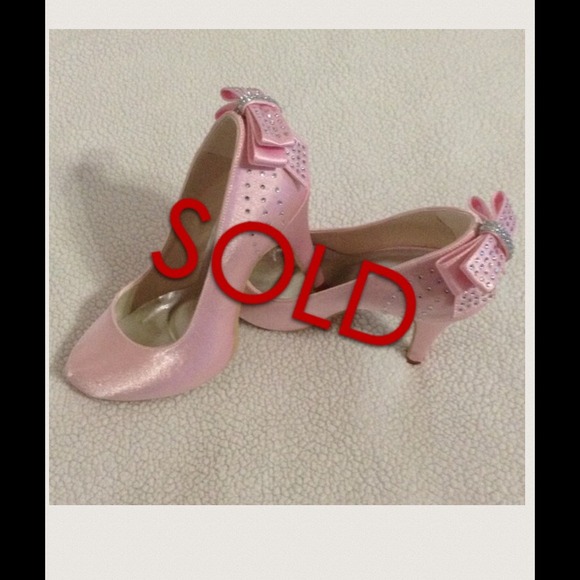 Pink ladies wedding shoe
