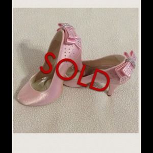 Pink ladies wedding shoe