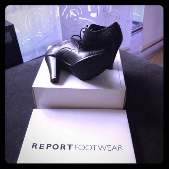 💥💥SOLD💥💥Report lace up booties black 6,5