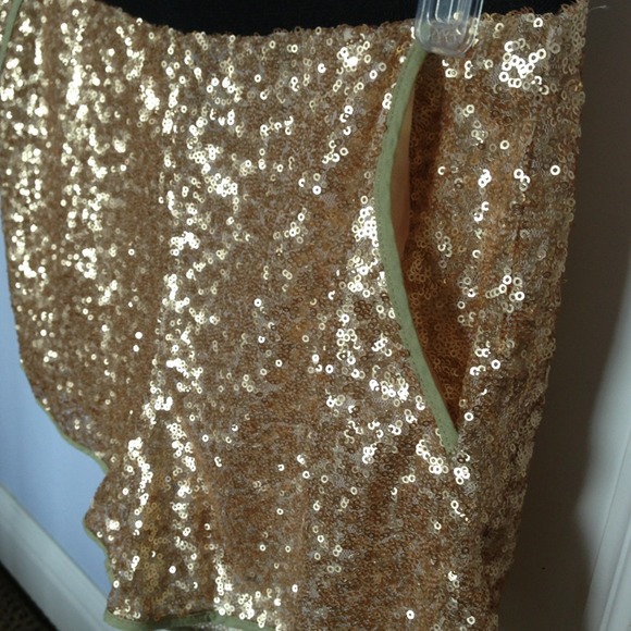 ❌❌Sold❌❌Gold sequin shorts - new! Never worn - Picture 2 of 4
