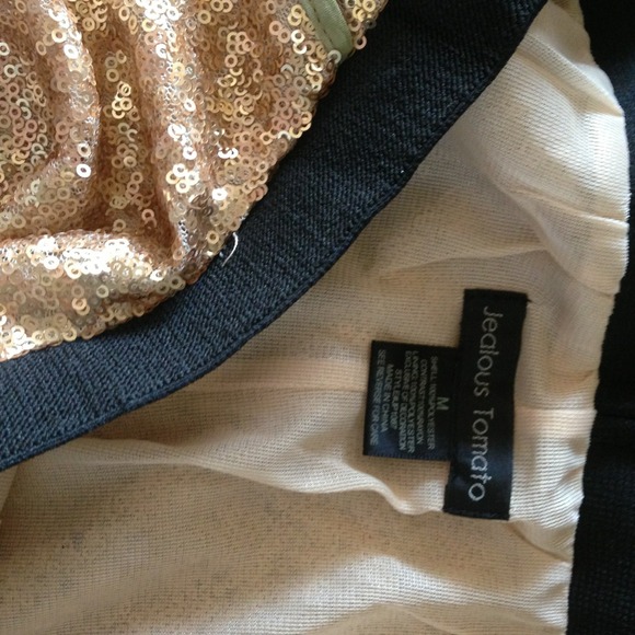 ❌❌Sold❌❌Gold sequin shorts - new! Never worn - Picture 3 of 4