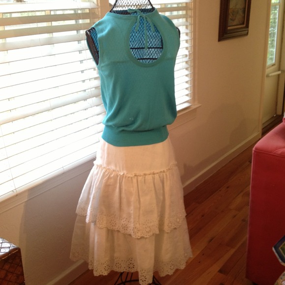 white islet skirt