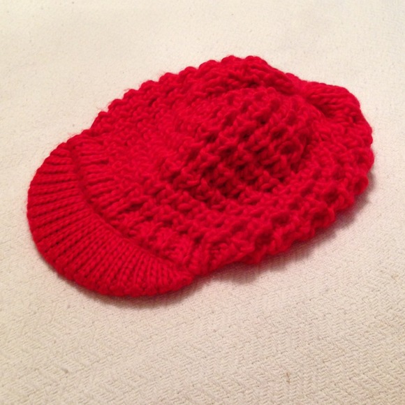 Old Navy red crochet hat never worn NWT