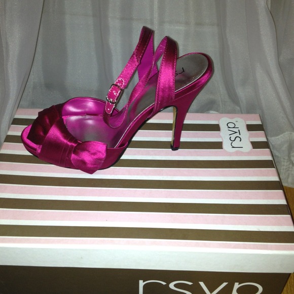 Size 6 open peep toe heels