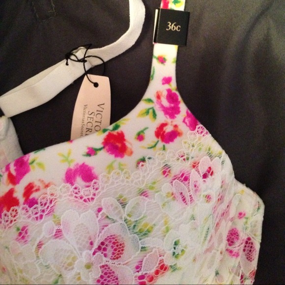 🌸🌸SOLD IN BUNDLE🌸🌸Victoria's Secret - Picture 2 of 3