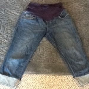 SOLD. Maternity. Cuffed capris.
