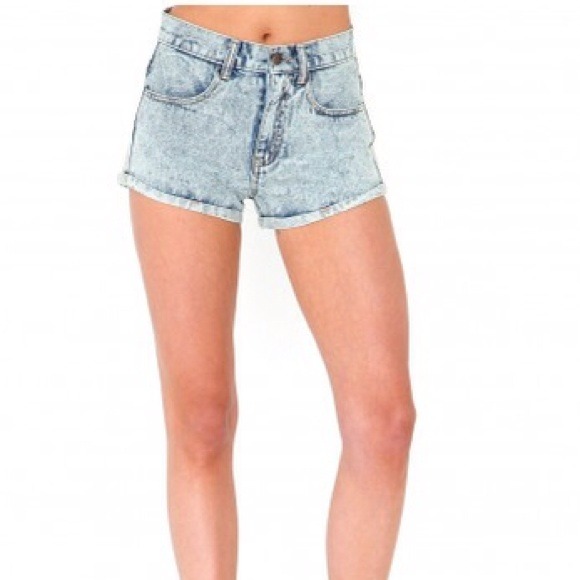 SOLD🚫High waisted acid wash shorts🚫SOLD