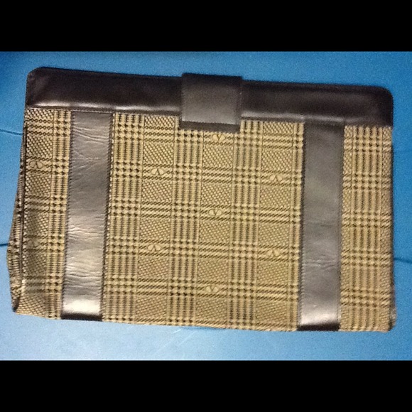 Garavani Valentino signature clutch like new - Picture 2 of 4