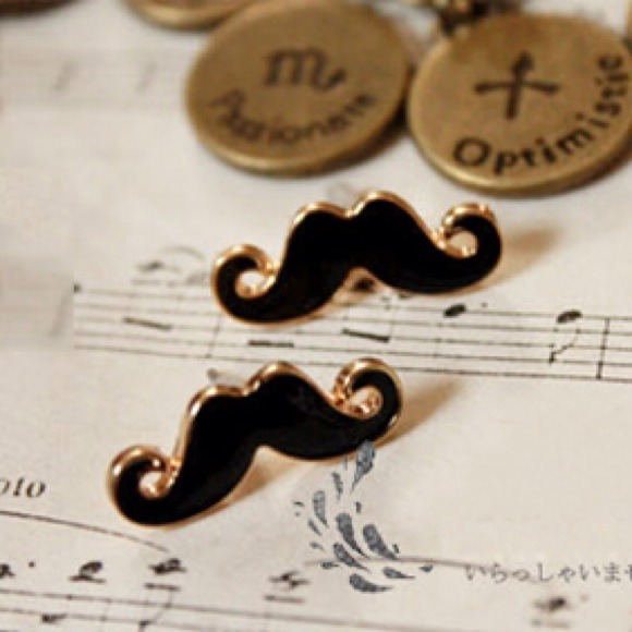 ❌ Sold in bundle❌NEW Mustache earrings NWOT