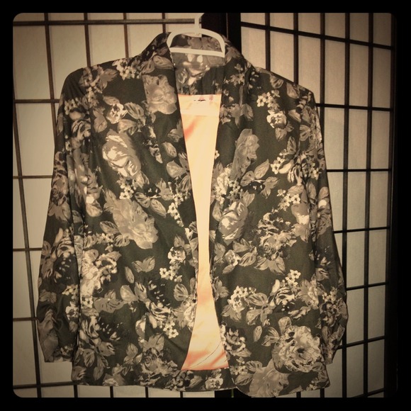 Spring Tuxedo Vest - Picture 1 of 1
