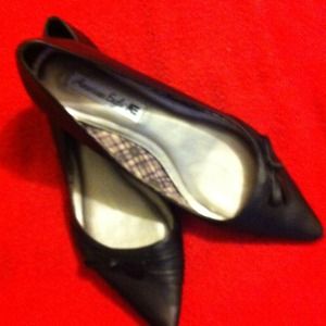 Black, low heel American Eagle dress shoes