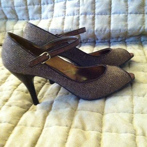 Brown tweed heels