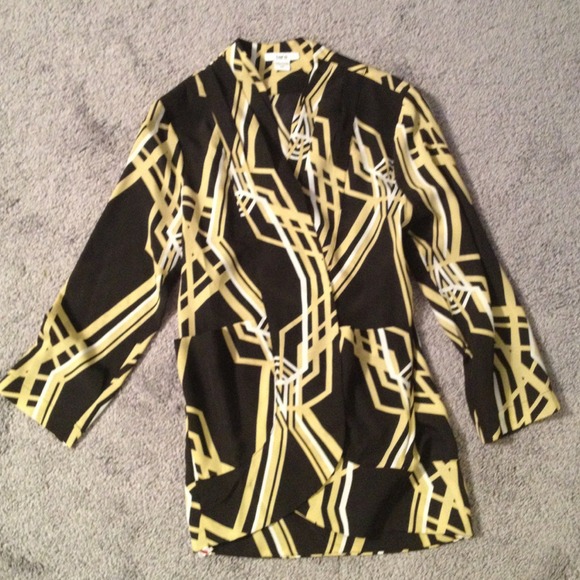 📛Sold📛NWT barIII open blouse
