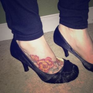 Size 5 -5/2 heels around 2 in. Worn once