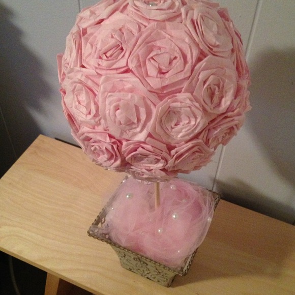 I Make Gorgeous Rosé Topiaries - Picture 3 of 4