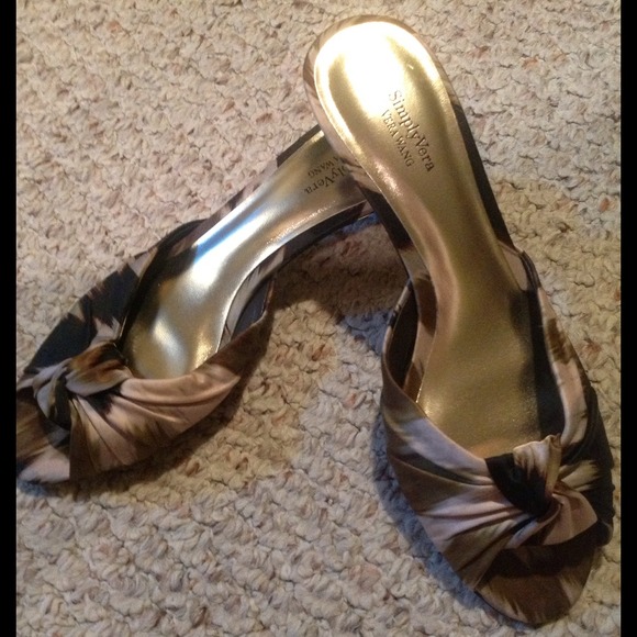 Vera wang sandals😄