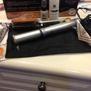 InStyler Straightener and Curler evrything inside