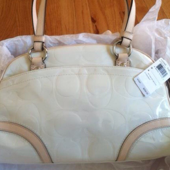 ♥Sold♥Authentic patent Coach - Picture 3 of 3