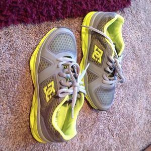 dc running shoes