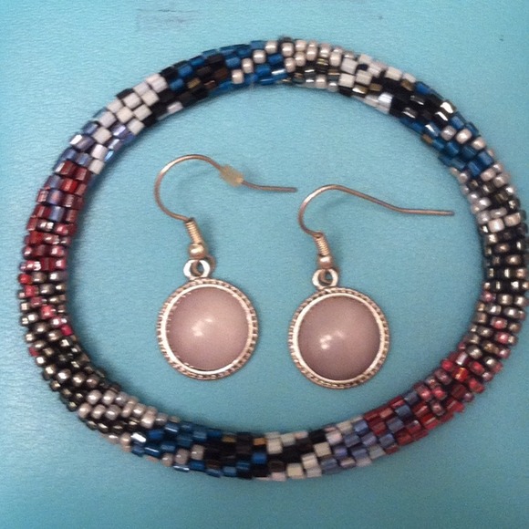 BUNDLE! Cream round earrings and beaded bracelet.
