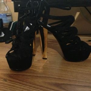 Steve Madden black & gold heels