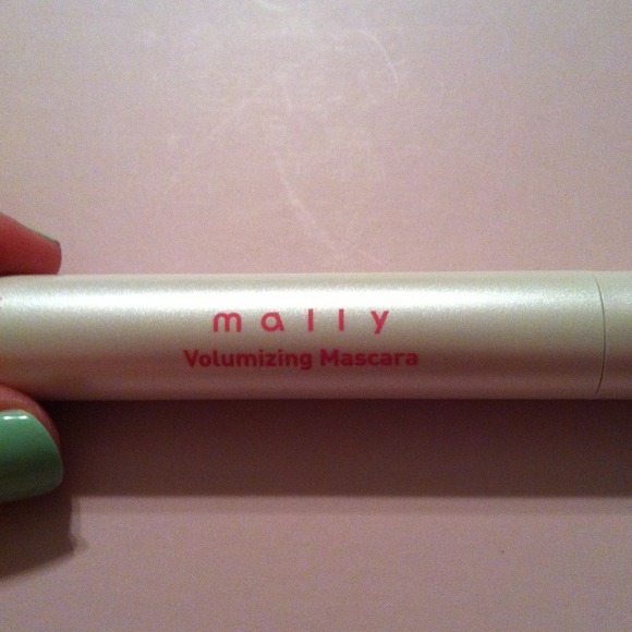 Mally Volumizing Mascara in Black