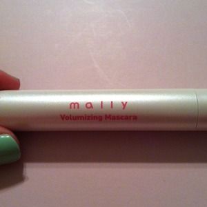 Mally Volumizing Mascara in Black