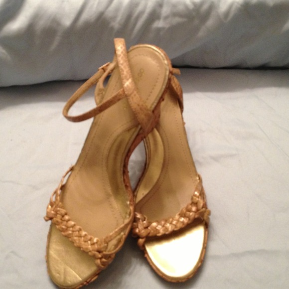 SOLD IN BUNDLE****Snakeskin look....wedge sandal.