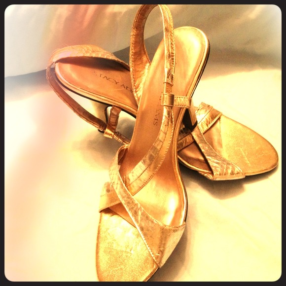 *******Sold******Gold metallic ladies sling back.