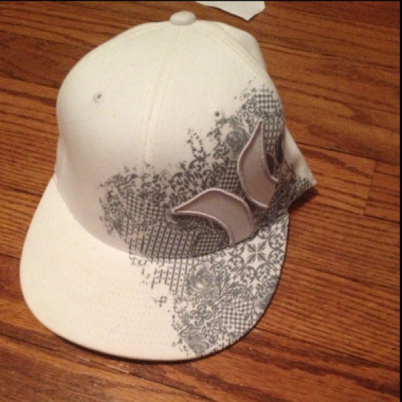 🚫Traded!🚫 @mustanglady Men's white Hurley hat
