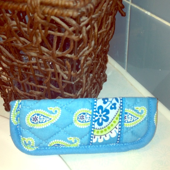 Beautiful New Vera Bradley Eyeglasses pouch!😎