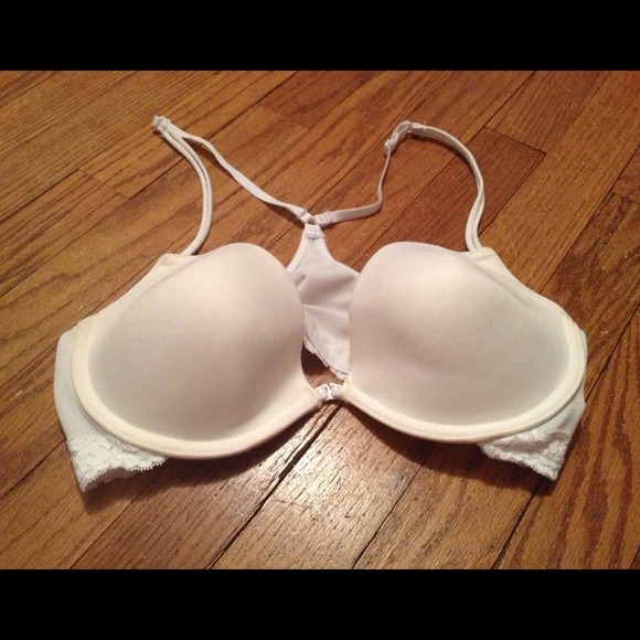 🚫Traded!🚫@chloeanna1212 White racer back bra!