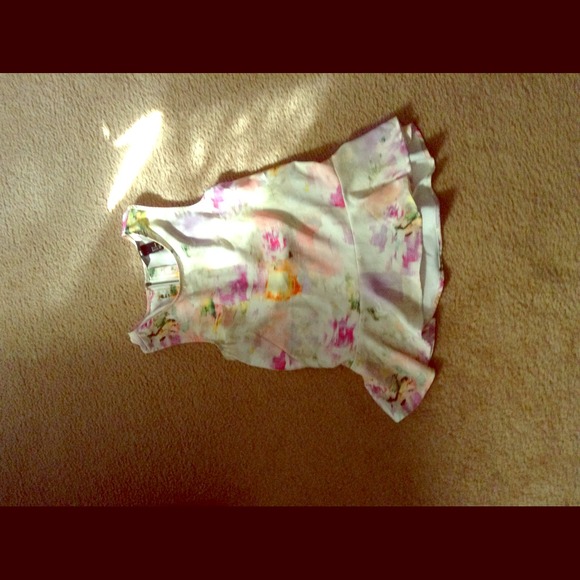💥SOLD💥H&M flower peplum top size Small 😊😊😊