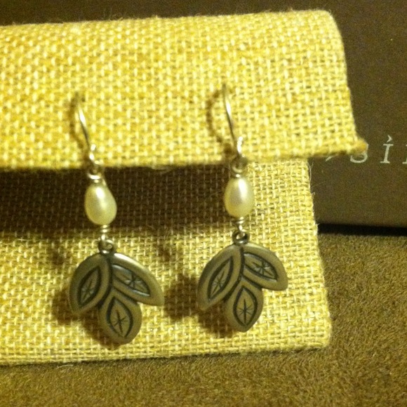 **SOLD** Silpada sterling silver pearl earrings