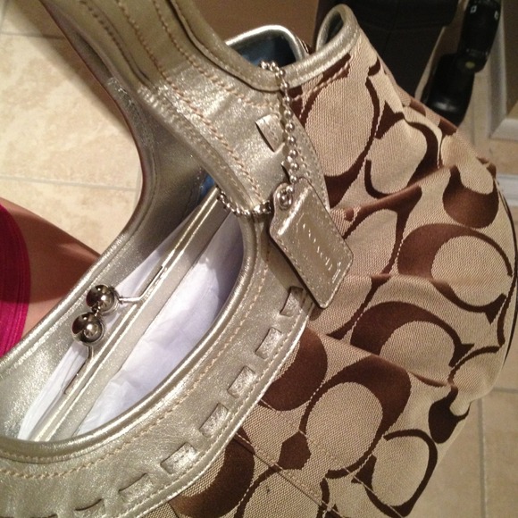 BRAND NEW AUTHENTIC COACH PURRSE!